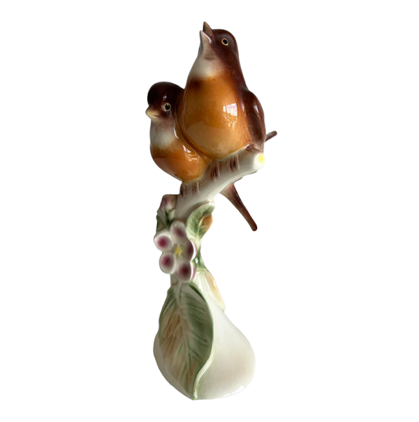 Vintage 1980's Bird Figurine Mr and Mrs English Robin, Bird Vase Clay Sketches Pasadena, California 6d221f9c-c383-5991-bfa7-a34f39adf1ae.png This sculpture vase of two Robins is in beautiful condition with only one minor chip on the rear of the lower leaf. Otherwise, the paint is brilliant and it displays perfectly. Vintage